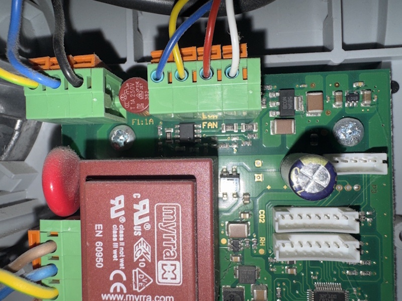 Afbeeldingslocatie: https://tweakers.net/i/veb44Mk0_XjxrdDmIDQluXPWPpU=/fit-in/4920x3264/filters:max_bytes(3145728):no_upscale():strip_icc():strip_exif()/f/image/aTyCa1bXW8yGdT8rulkzYMDK.jpg?f=user_large