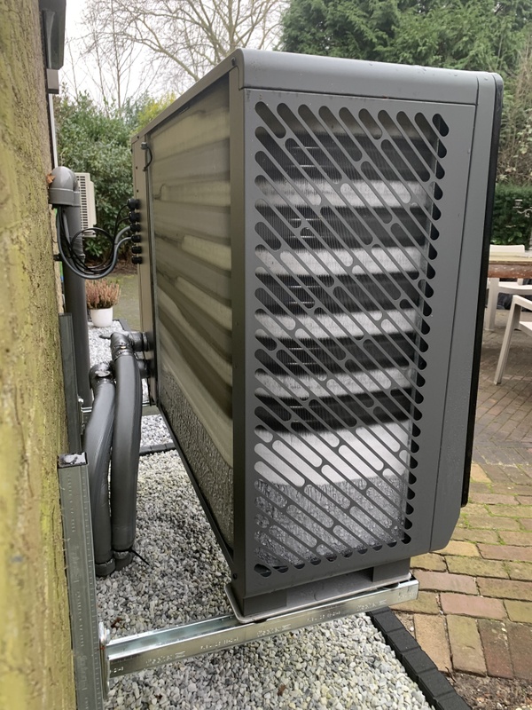 Afbeeldingslocatie: https://tweakers.net/i/vespb0MDXbpqnD54TJZEMEBiuKo=/x800/filters:strip_icc():strip_exif()/f/image/qkjNLVl1dNWCjiEKFFCInk6G.jpg?f=fotoalbum_large