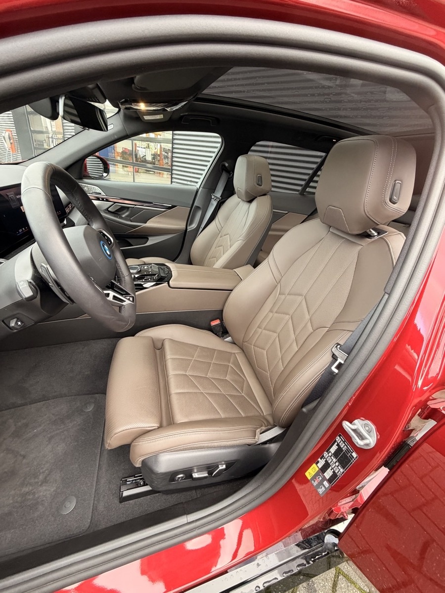 Afbeeldingslocatie: https://tweakers.net/i/vh8YMsJbG0oRkqGGeIegjSCeKvc=/fit-in/4920x3264/filters:max_bytes(3145728):no_upscale():strip_icc():strip_exif()/f/image/Eb0dpaLJR7uopk0C4qixoGhO.jpg?f=user_large