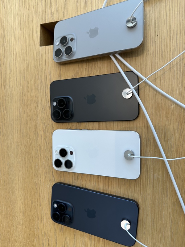 Afbeeldingslocatie: https://tweakers.net/i/vnA6rwftpj818zt2rPNbleI2AOw=/x800/filters:strip_icc():strip_exif()/f/image/G4OGhsI5Fb3wfr0JqGJ4FnGw.jpg?f=fotoalbum_large