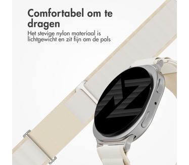 Accezz Nylon Alpine bandje voor de Samsung Galaxy Watch 9 (40/44mm) / Watch 8 (40/44mm) / Classic (46mm) - Sterrenlicht