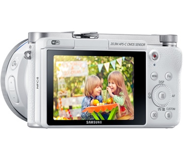 Samsung NX3000 + 16-50mm F3.5-5.6 Power Zoom Wit