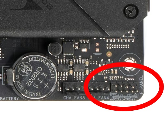 De frontpanelheader helemaal rechtsonder op een ASUS-moederbord. Foto: Tweakers