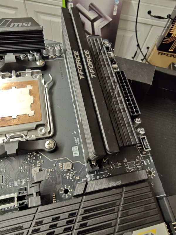 Afbeeldingslocatie: https://tweakers.net/i/wOjxNezSSWp4fwVQY7E9ZJ8A5Rs=/x800/filters:strip_icc():strip_exif()/f/image/oS2Hd0oVpvVLwvGK6tcwRge0.jpg?f=fotoalbum_large