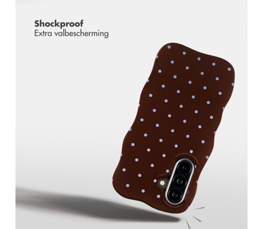 Selencia Vivid Wavy Backcover met MagSafe voor de Samsung Galaxy A57 (5G) - Happy Dots Chocolate