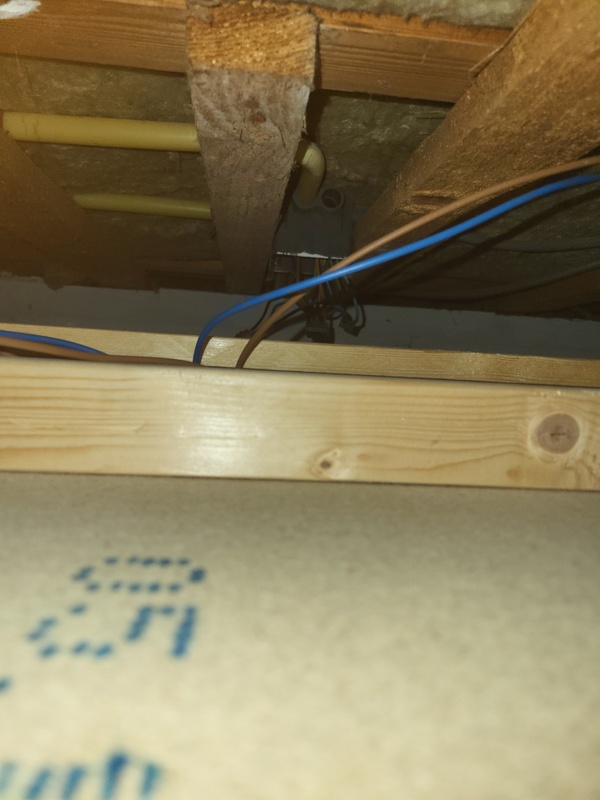 Afbeeldingslocatie: https://tweakers.net/i/wY4JbD2vvebvhTEQLoUzgTOy6dM=/x800/filters:strip_icc():strip_exif()/f/image/81KlKxQdJTomMcbZrA0YWr4z.jpg?f=fotoalbum_large