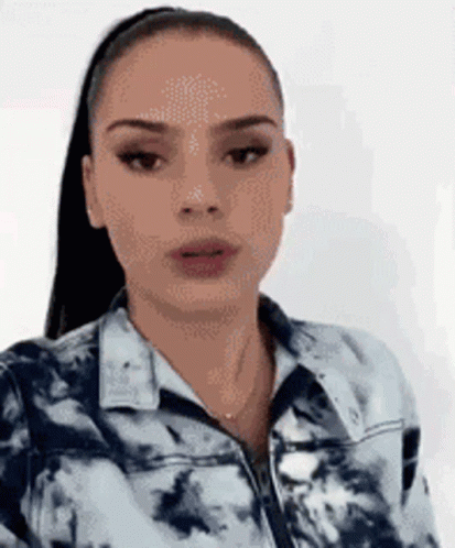 DYddKYokH27uqE4EQxv6H4cn.gif?f=user_large