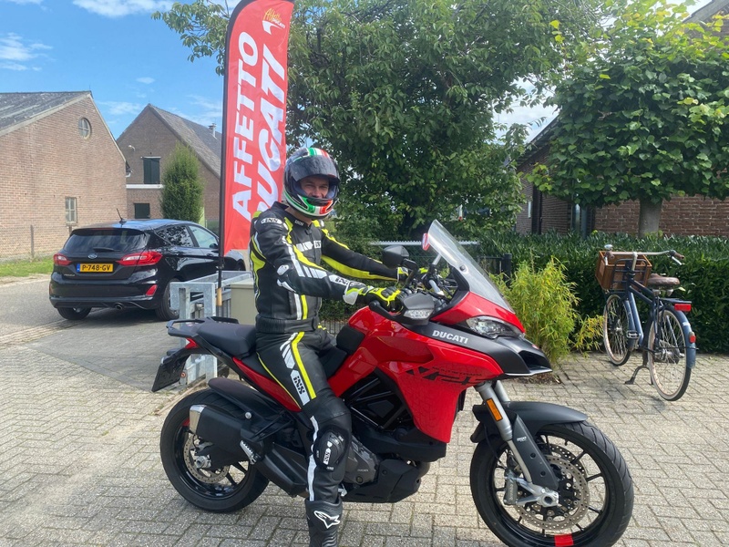 Afbeeldingslocatie: https://tweakers.net/i/x0DSf4eMveYwXM-0hW6AmkfGEHE=/800x/filters:strip_icc():strip_exif()/f/image/F8COmtC1HYvMfm3hAzl9PcKR.jpg?f=fotoalbum_large