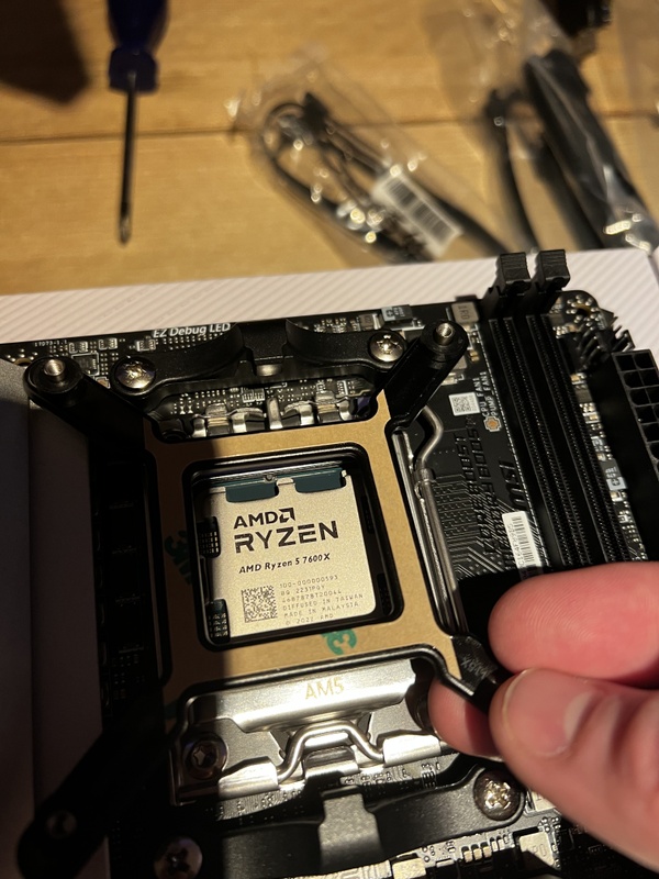 Afbeeldingslocatie: https://tweakers.net/i/xEvvvJZ_wbd0xBM4-Vkplo7DDQk=/x800/filters:strip_icc():strip_exif()/f/image/IAP4wVOSKsXWQ81c8RZONmYd.jpg?f=fotoalbum_large