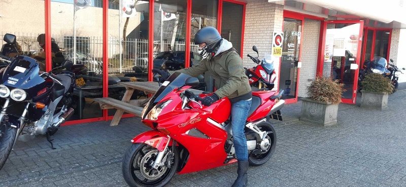 Afbeeldingslocatie: https://tweakers.net/i/xHZDIjlzVYdHNgP4KbpiwWJxbn0=/800x/filters:strip_icc():strip_exif()/f/image/3x4T1dAxftiVavjrsfzspw4z.jpg?f=fotoalbum_large