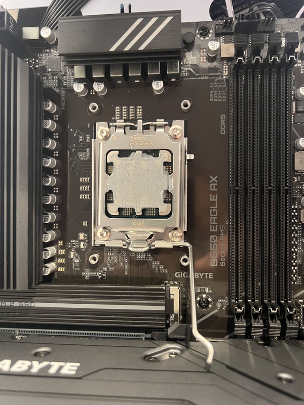 Afbeeldingslocatie: https://tweakers.net/i/xbLMQov6CihPlWT-xYQrsdvAB50=/x800/filters:strip_icc():strip_exif()/f/image/UuwIMK9GMraK0EDEYASihaF1.jpg?f=fotoalbum_large