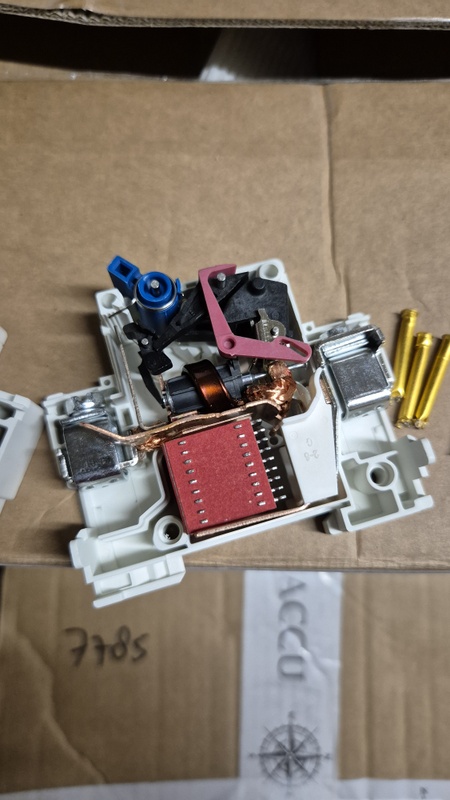 Afbeeldingslocatie: https://tweakers.net/i/xceB1PjCNmlkvFy3tOBA2BWYpjo=/x800/filters:strip_icc():strip_exif()/f/image/h8KchO92RsdFPVoBCoSIEASQ.jpg?f=fotoalbum_large