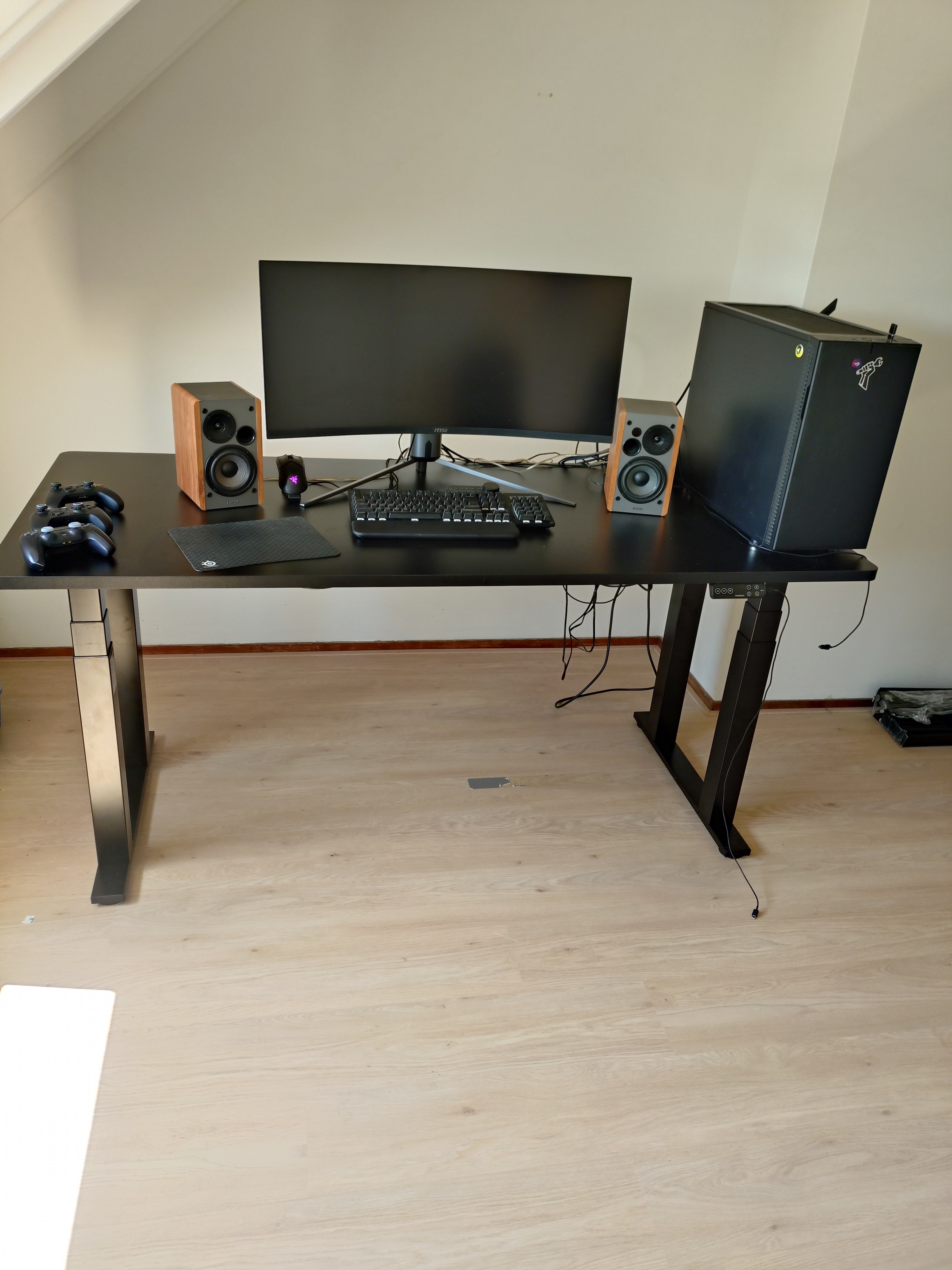 Afbeeldingslocatie: https://tweakers.net/i/xi9Uwp5F8tF27MJzzmNfD_YrTiE=/m/57096/1WhgdUSIxCb2fCLlpKpiR9jhKxTNfGDv3kRYynBVxNUXspQo7R.jpeg