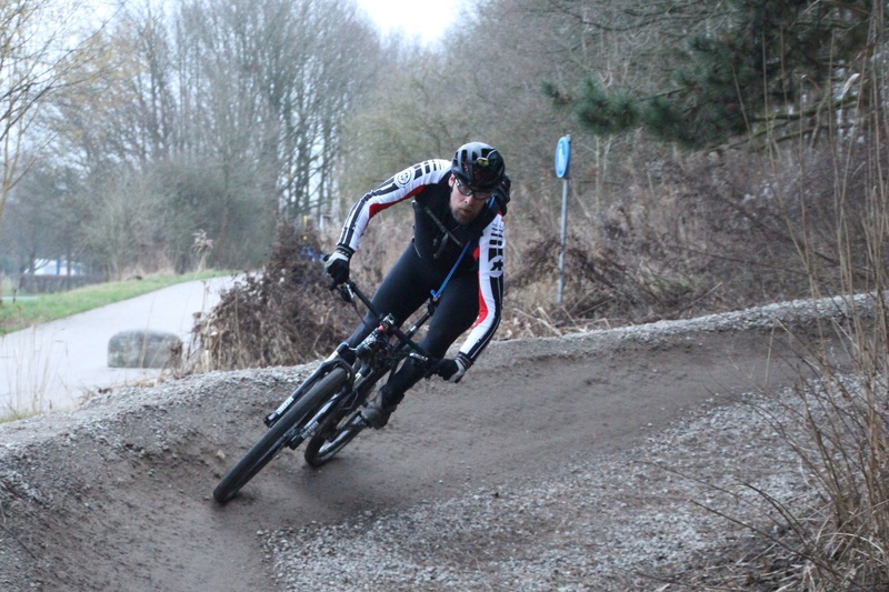 Afbeeldingslocatie: https://tweakers.net/i/xiQCg73qp8P1K5EpHwgXcrbD-wQ=/800x/filters:strip_icc():strip_exif()/f/image/wZ098mTOD9qHXQpemvxyrq7E.jpg?f=fotoalbum_large