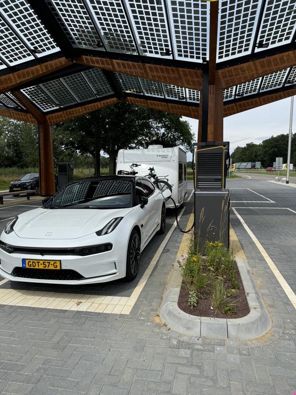 Afbeeldingslocatie: https://tweakers.net/i/xjKryQc4c2ctsVu8wCatCtPQSNc=/x800/filters:strip_icc():strip_exif()/f/image/YrNjW9ySx5GuwFJfXQSZ22FY.jpg?f=fotoalbum_large