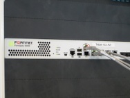 Fortinet 300D in het rack bij Telecity3