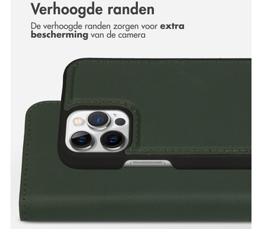 Accezz Premium Leather 2 in 1 Wallet Bookcase iPhone 12 (Pro) - Groen