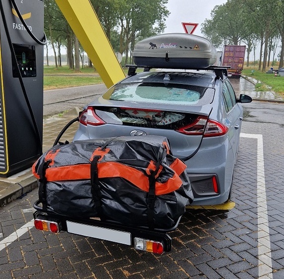 Afbeeldingslocatie: https://tweakers.net/i/xsGCLa4ERqQknB9U3_0VzPHfEjY=/full-fit-in/4920x3264/filters:max_bytes(3145728):no_upscale():strip_icc():fill(white):strip_exif()/f/image/OAp6tn3McSxK0Lr5PAe2g33E.jpg?f=user_large