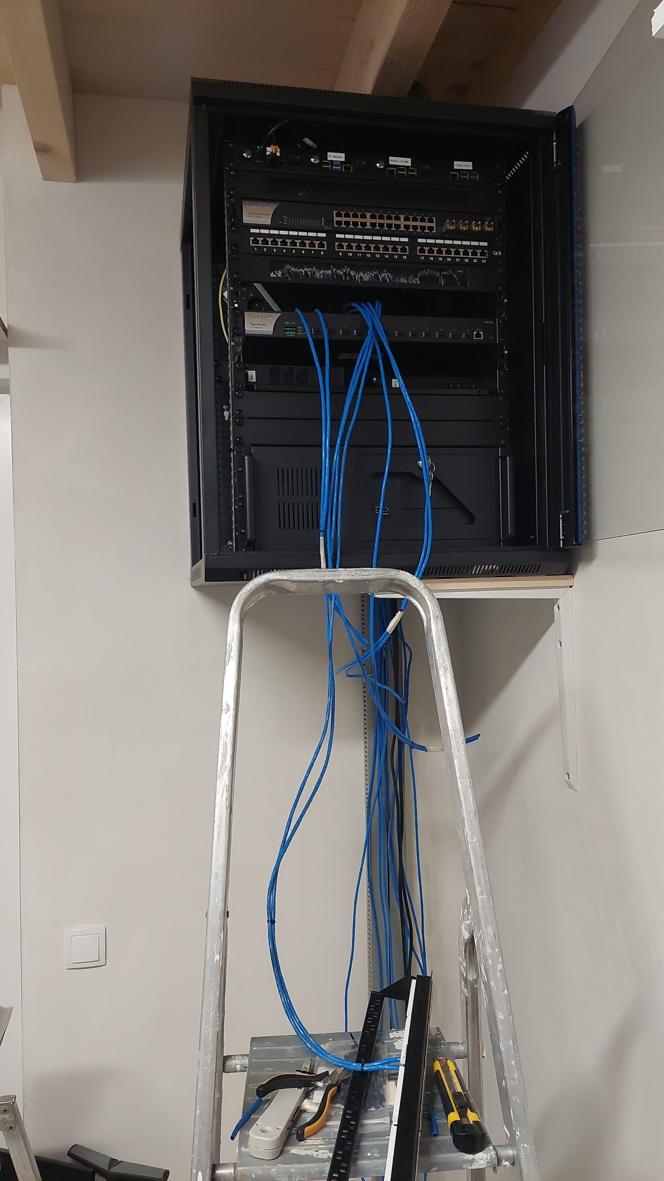 Afbeeldingslocatie: https://tweakers.net/i/xsT-AvPdlVyHH2rDGhNUThOSEGg=/full-fit-in/4920x3264/filters:max_bytes(3145728):no_upscale():strip_icc():fill(white):strip_exif()/f/image/XL6F5dlmtj2Ml7Y1yfA1ZA7i.jpg?f=user_large