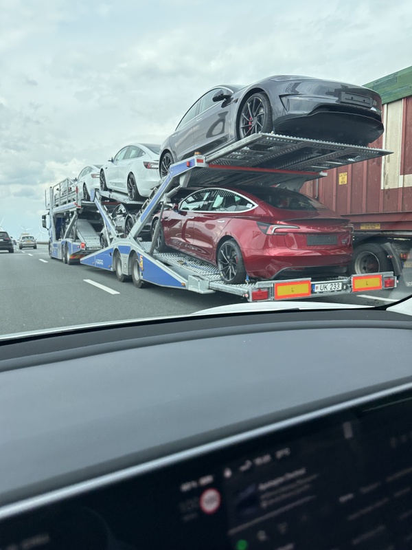 Afbeeldingslocatie: https://tweakers.net/i/y5TQCeqI3B-MMsMIxuXVws1lW4w=/x800/filters:strip_icc():strip_exif()/f/image/dMf4L8d0PHcWCCrO76i2YpoG.jpg?f=fotoalbum_large