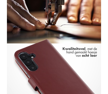 Selencia Echt Leren Bookcase voor de Samsung Galaxy S25 - Burgundy