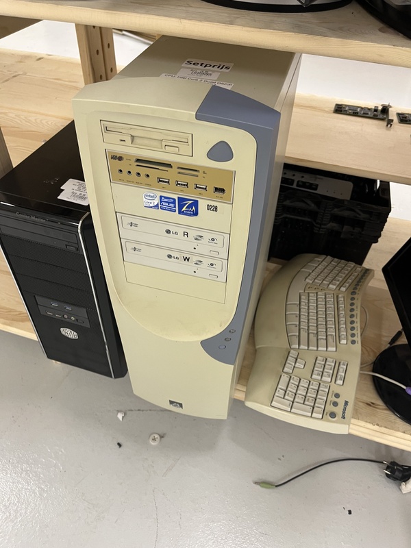 Afbeeldingslocatie: https://tweakers.net/i/yCw0J4-2IEOLRWjf0Z60Ze3f-p4=/x800/filters:strip_icc():strip_exif()/f/image/BFICHCWhG6HaWKqAG4kPriUB.jpg?f=fotoalbum_large