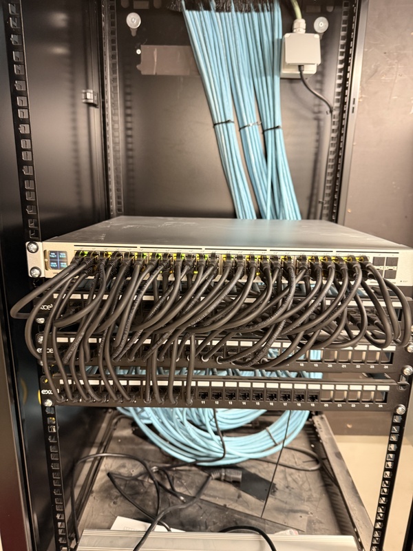 Afbeeldingslocatie: https://tweakers.net/i/yDFBc0fyzqSQ3cPqBx3se_6HSLc=/x800/filters:strip_icc():strip_exif()/f/image/80sCEWdNaWKbiIxCpNEBhfu6.jpg?f=fotoalbum_large