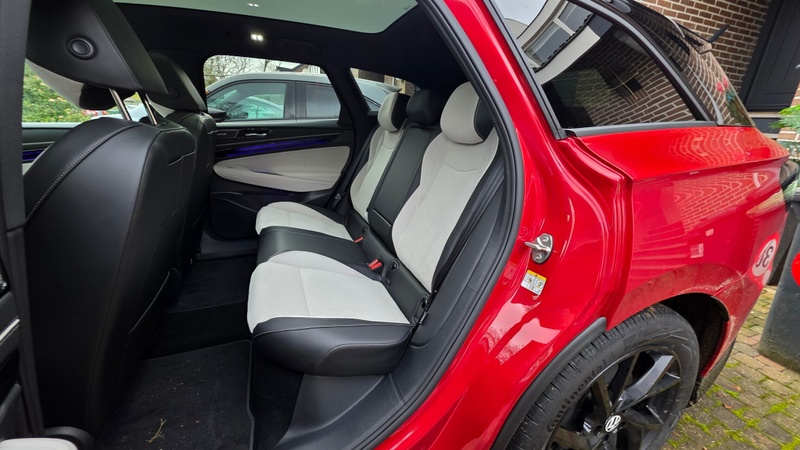 Afbeeldingslocatie: https://tweakers.net/i/yL5VQ1pzrkphCg1sp8VyoidSG38=/800x/filters:strip_icc():strip_exif()/f/image/TNaEtfbysB3g9SX6Sdn1PY88.jpg?f=fotoalbum_large