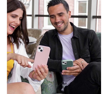 Accezz Liquid Silicone Backcover met MagSafe