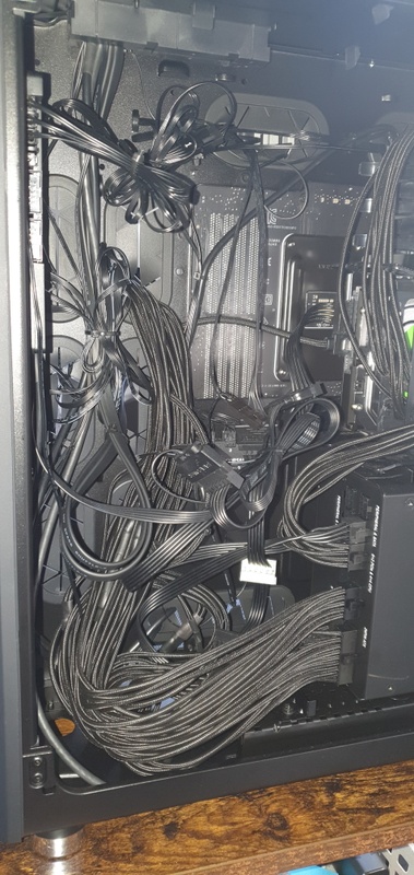 Afbeeldingslocatie: https://tweakers.net/i/yMRASBm3nbMU7UGJFeRS8aMewoc=/x800/filters:strip_icc():strip_exif()/f/image/58DxFHfT5pRxzoZg6bafEF9N.jpg?f=fotoalbum_large