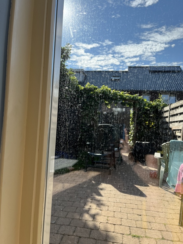 Afbeeldingslocatie: https://tweakers.net/i/yPqTKXrAzTPCrUm2HPs-INrDZu8=/x800/filters:strip_icc():strip_exif()/f/image/n8E5M7aZ4q6XRJDjJqtMljcd.jpg?f=fotoalbum_large
