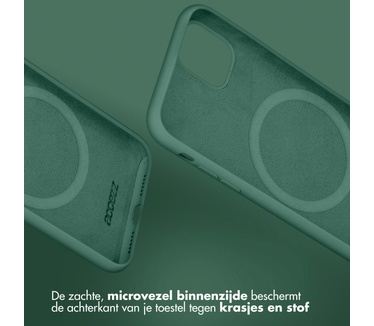 Accezz Liquid Silicone Backcover met MagSafe iPhone 13 - Groen