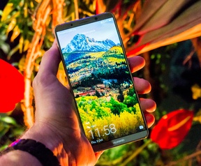 Preview Mate 10 Pro - productfoto's