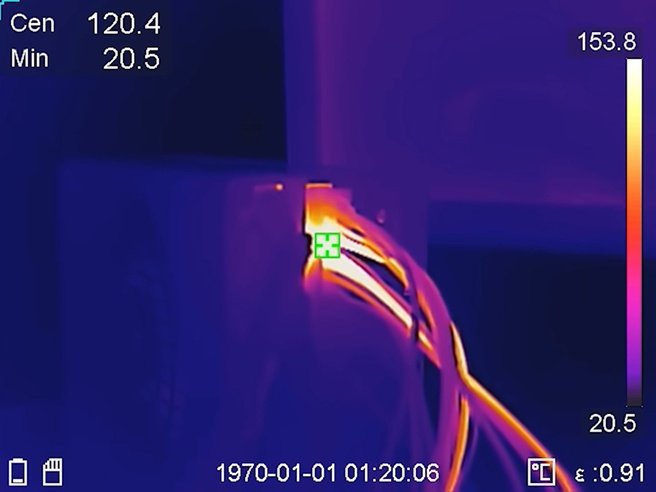FLIR-beelden RTX 5090 FE en 12V-2x6