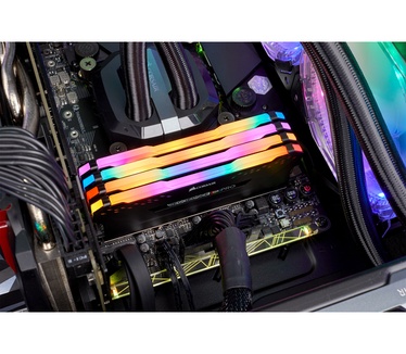 Corsair CMW32GX4M4C3000C15
