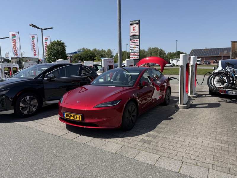 Afbeeldingslocatie: https://tweakers.net/i/ysz_GkJ-kZkQin3xFj4_m2xJIeI=/800x/filters:strip_icc():strip_exif()/f/image/TSqpqXRz4gBsg9RGMNrnJygL.jpg?f=fotoalbum_large
