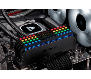 Corsair CMT16GX4M2D3600C18