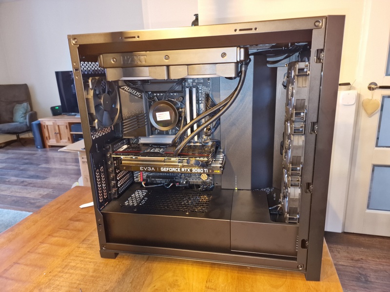 Afbeeldingslocatie: https://tweakers.net/i/zFaaYw8XrP3SQJHAL6_vwyVBTeI=/800x/filters:strip_icc():strip_exif()/f/image/DE3iqQHbmBnous1nU56Fzplk.jpg?f=fotoalbum_large