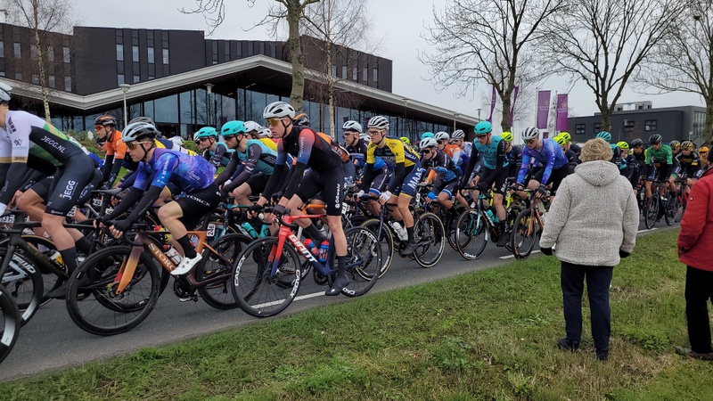 Afbeeldingslocatie: https://tweakers.net/i/zGJbOHNw7NbUWNeepxP6DSHEy5Y=/800x/filters:strip_icc():strip_exif()/f/image/8QZoktXtLi2O8Kz92RjqUCmc.jpg?f=fotoalbum_large