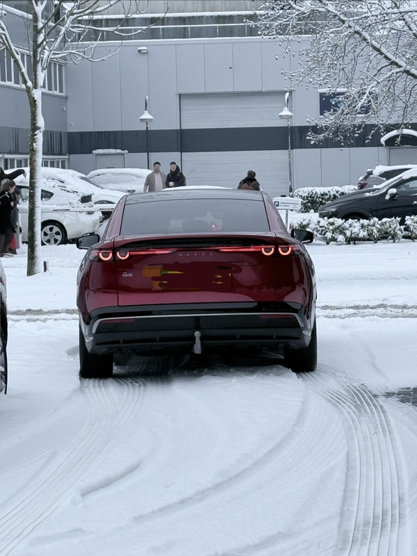 Afbeeldingslocatie: https://tweakers.net/i/zOtHfLSLmedJaxzZPSOFDS8nhKI=/x800/filters:strip_icc():strip_exif()/f/image/ddB9MQ5P95qujbesTT51BEBZ.jpg?f=fotoalbum_large