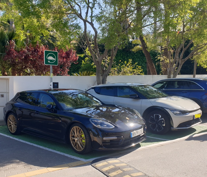 Afbeeldingslocatie: https://tweakers.net/i/zTBShuWxWo0Nka8XzY0q0ckMmto=/800x/filters:strip_icc():strip_exif()/f/image/jfm319B9HWXfXGy7eIMYfxht.jpg?f=fotoalbum_large