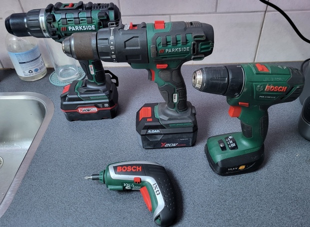 Afbeeldingslocatie: https://tweakers.net/i/zTPcd-1yXQZdm6wdA0hflc-Szjo=/620x/filters:strip_icc():strip_exif()/m/878181/1VNze30tClEreE9DUwRlqEMzxqxEhnMYJ8cmigr1gaUiVxYOfj.jpeg?f=620xauto