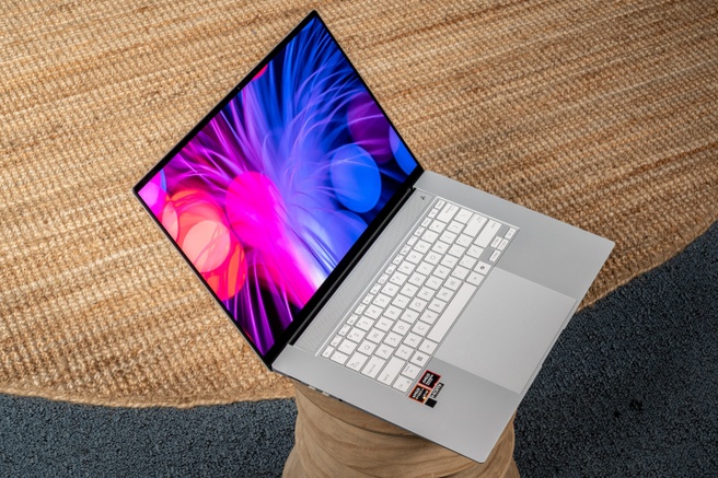 ASUS Zenbook S 16 UM5606WA