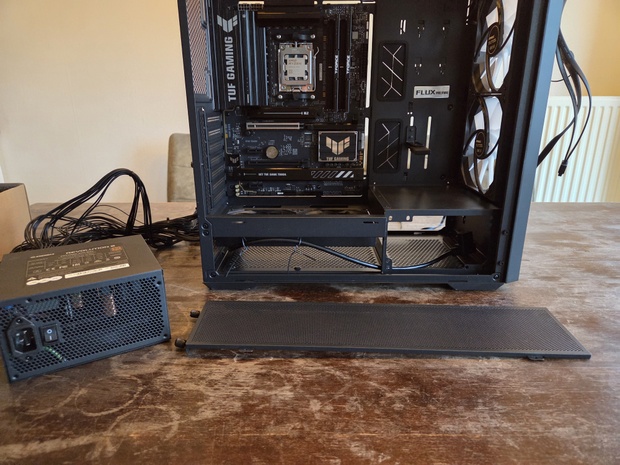 Afbeeldingslocatie: https://tweakers.net/i/zbJHQ-Pu02UgVRgbRSa2_rWKOb0=/620x/filters:strip_icc():strip_exif()/m/2271134/1W2ai3FMCm2e0p6yhvyKtfDYD2OvkIeRqSueP3i5ERIrQi9Uow.jpeg?f=620xauto