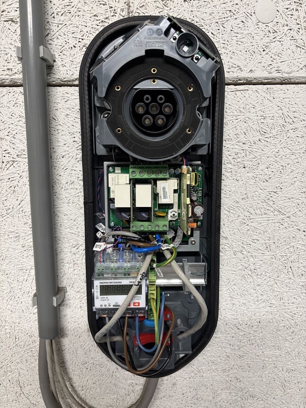 Afbeeldingslocatie: https://tweakers.net/i/zqz4OqeEyX29XMzLdxgrfz98TtA=/x800/filters:strip_icc():strip_exif()/f/image/DCGzmfwVsQBePCnyr71Es58H.jpg?f=fotoalbum_large
